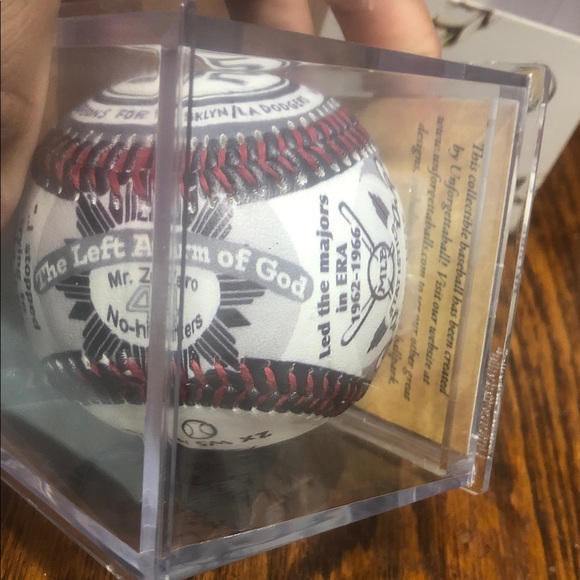 Sandy Koufax Commemorative Baseball - Picture 6 of 11